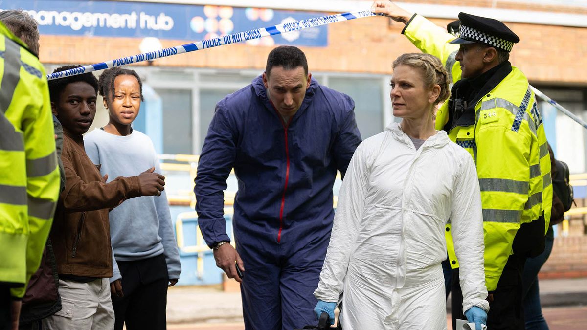 Jack and Nikki arrive at a crime scene in Silent Witness season 27 episode 5