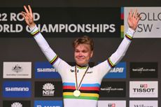 Tobias Foss celebrates in rainbow jersey at world championships 2022