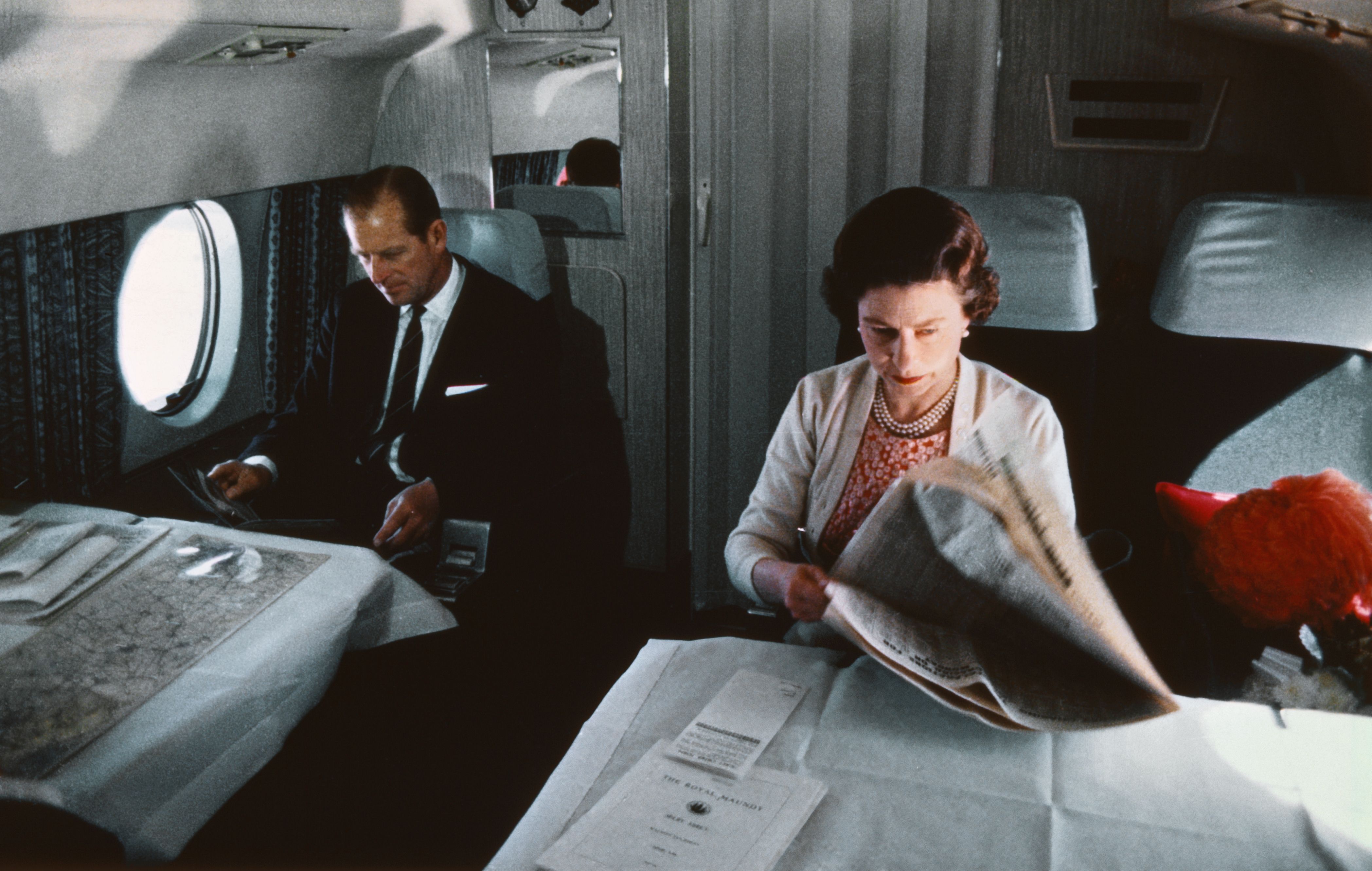 Airline, Room, White-collar worker, Airplane, Photography, Aerospace engineering, Air travel, Suit, Vehicle,
