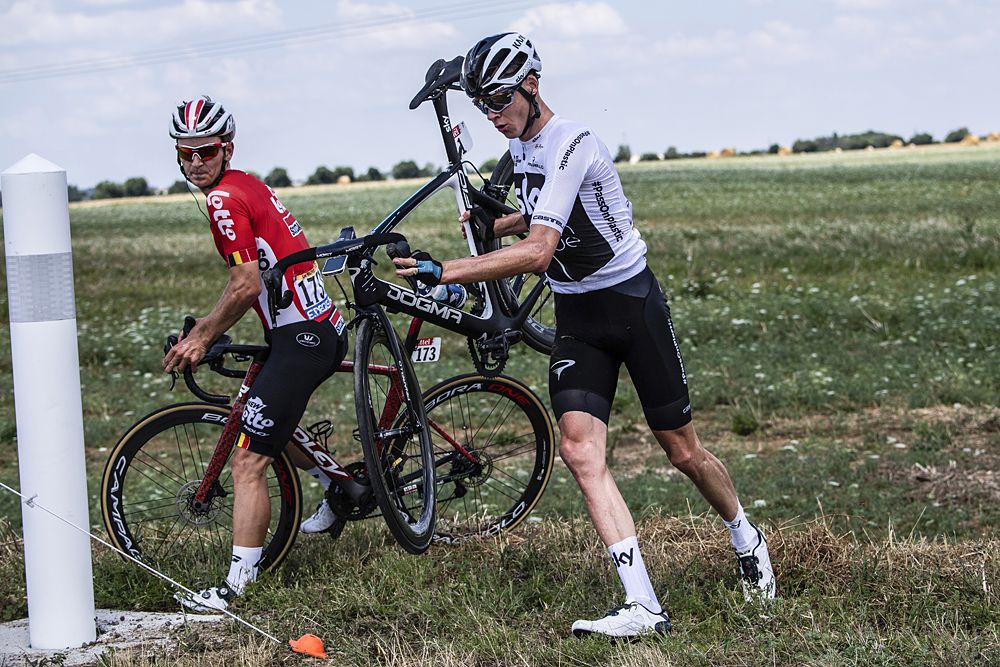 Chris Froome (Team Sky) loses time after crashing into a ditch during stage 1