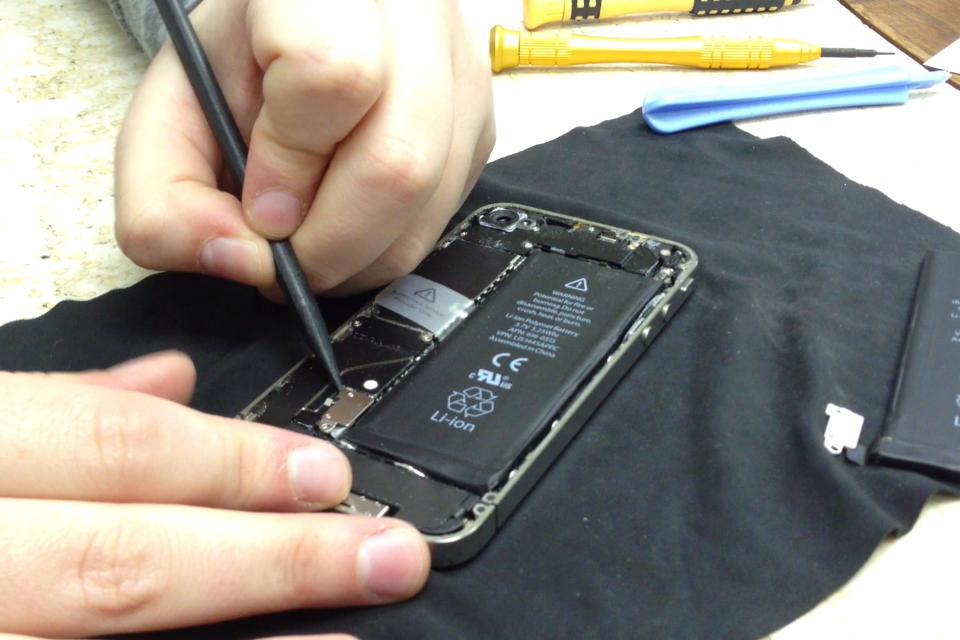 How To Replace The IPhone 4 Battery | IMore