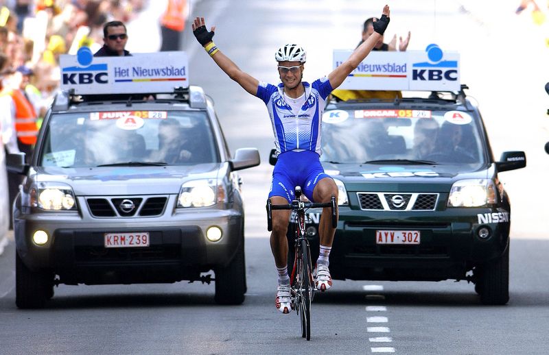 Tom Boonen celebrates his first De Ronde win in 2005