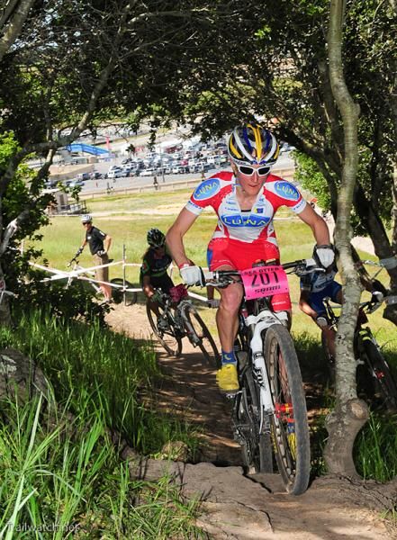 Catherine Pendrel (Luna Pro Team) chases Byberg