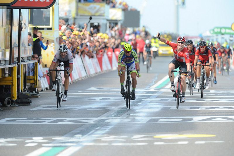 Andre Greipel (Lotto Soudal) punches the air in victory