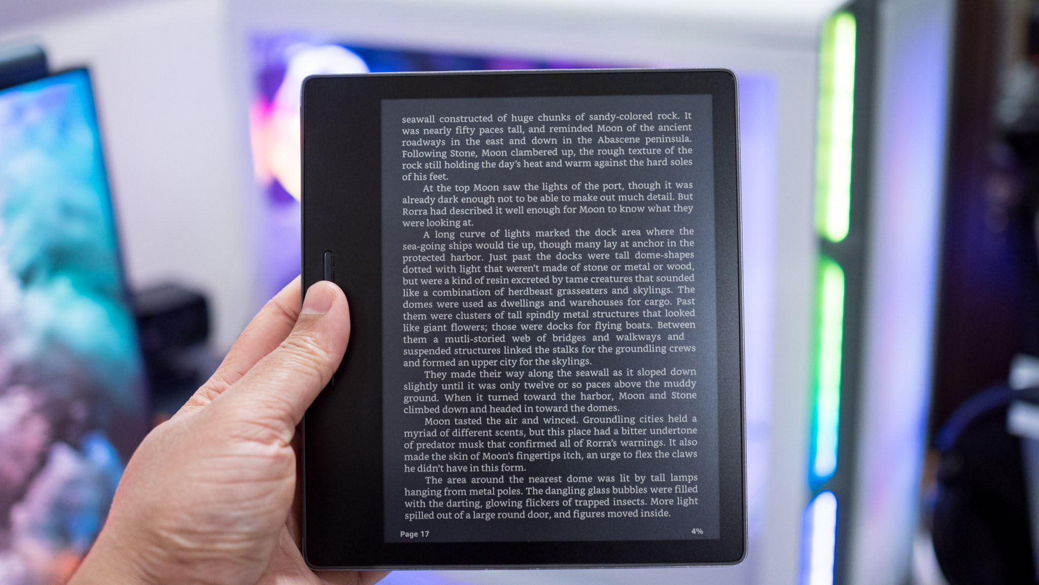 Kindle Oasis in dark mode holding in-hand