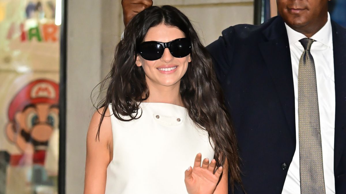No, High-Vamp Pumps Aren't "Over"—This Is How Fashion People Are Styling Them From Summer to Fall