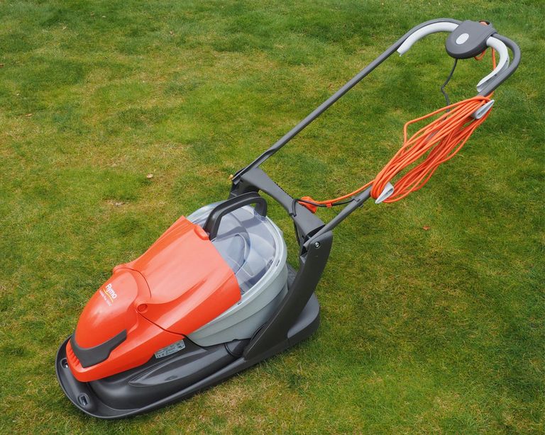 Flymo EasiGlide Plus 330V Lawn Mower Review | Gardeningetc