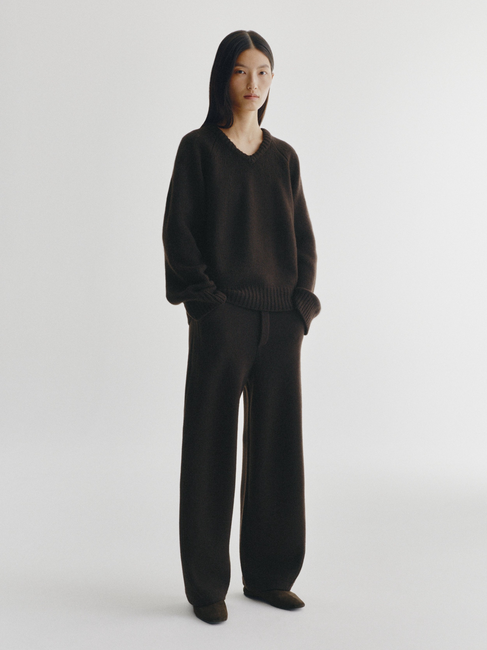 Oia Sweater Dark Oak | Cashmere | Lisa Yang