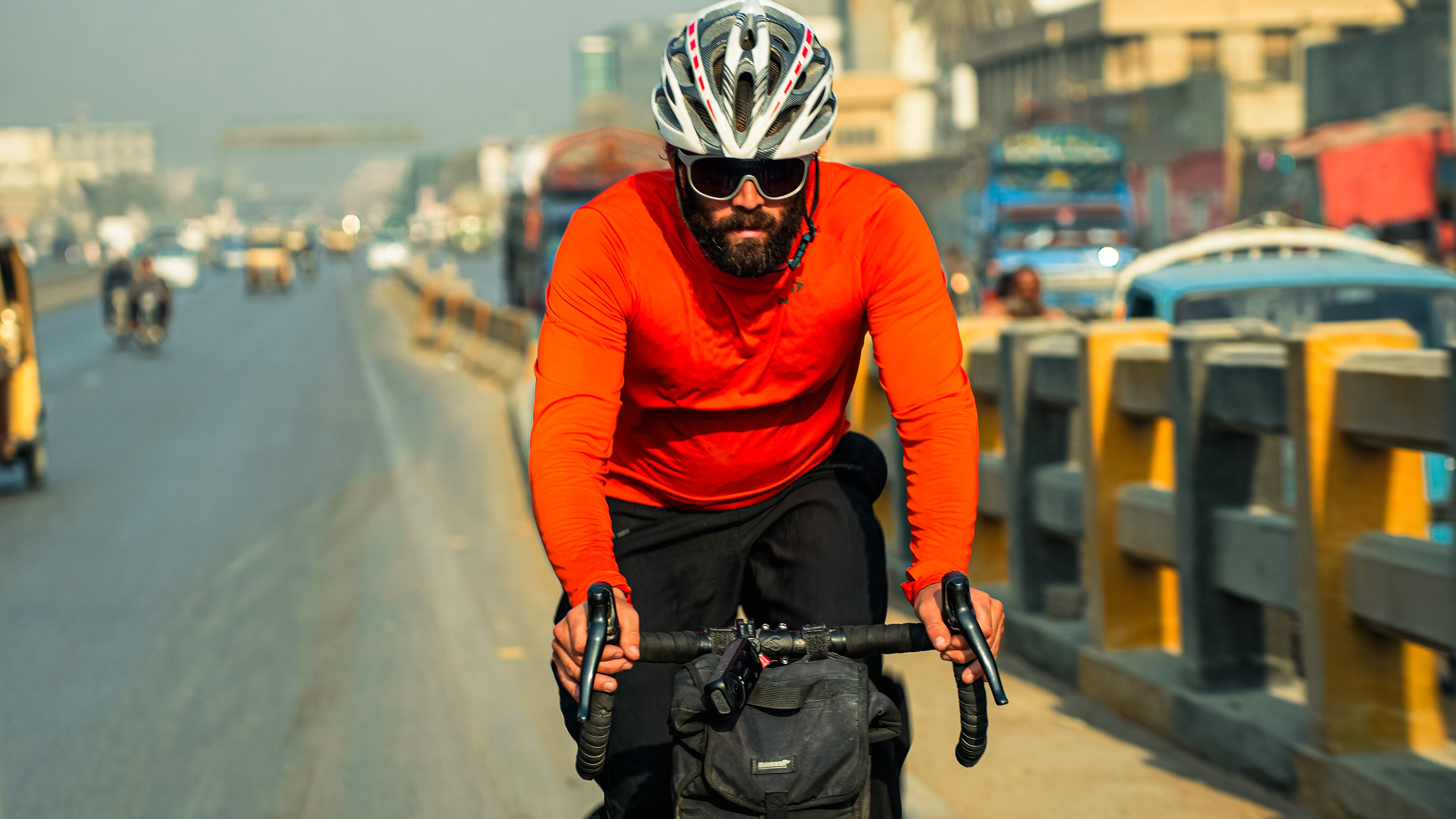 Mitch Hutchcraft cycling across India en route to Everet