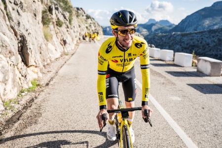 Simon Yates in Visma-Lease a Bike kit