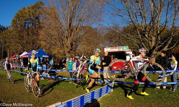 Justine Lindine (Bikereg.com/ Joe&rsquo;s Garage) running the barriers.