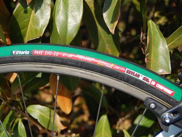 27mm-wide Vittoria Pav&eacute;-EVO CG tubulars provide a relatively cushy ride.