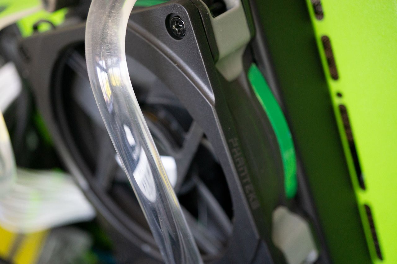 Phanteks Halos Frames