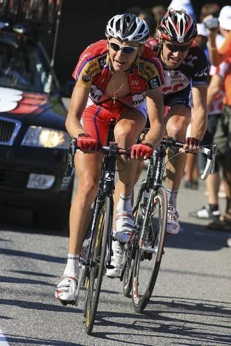 Kanstantin Siutsou (Barloworld) leads Jens Voigt (CSC) on the final climb.