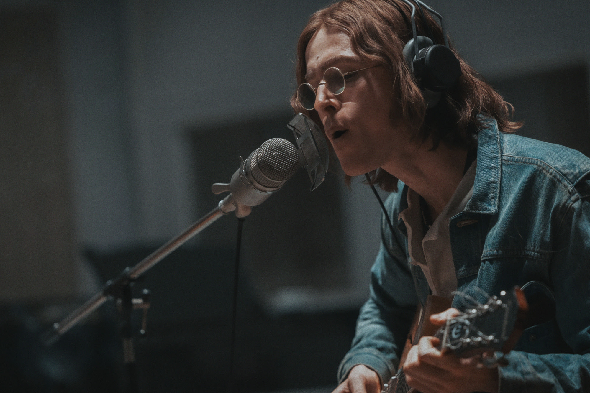 an image of harris dickenson as john lennon in the upcoming beatles biopic