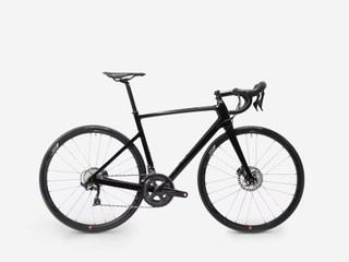 A black racing bike Van Rysel EDR CF Ultegra Disc on a white background