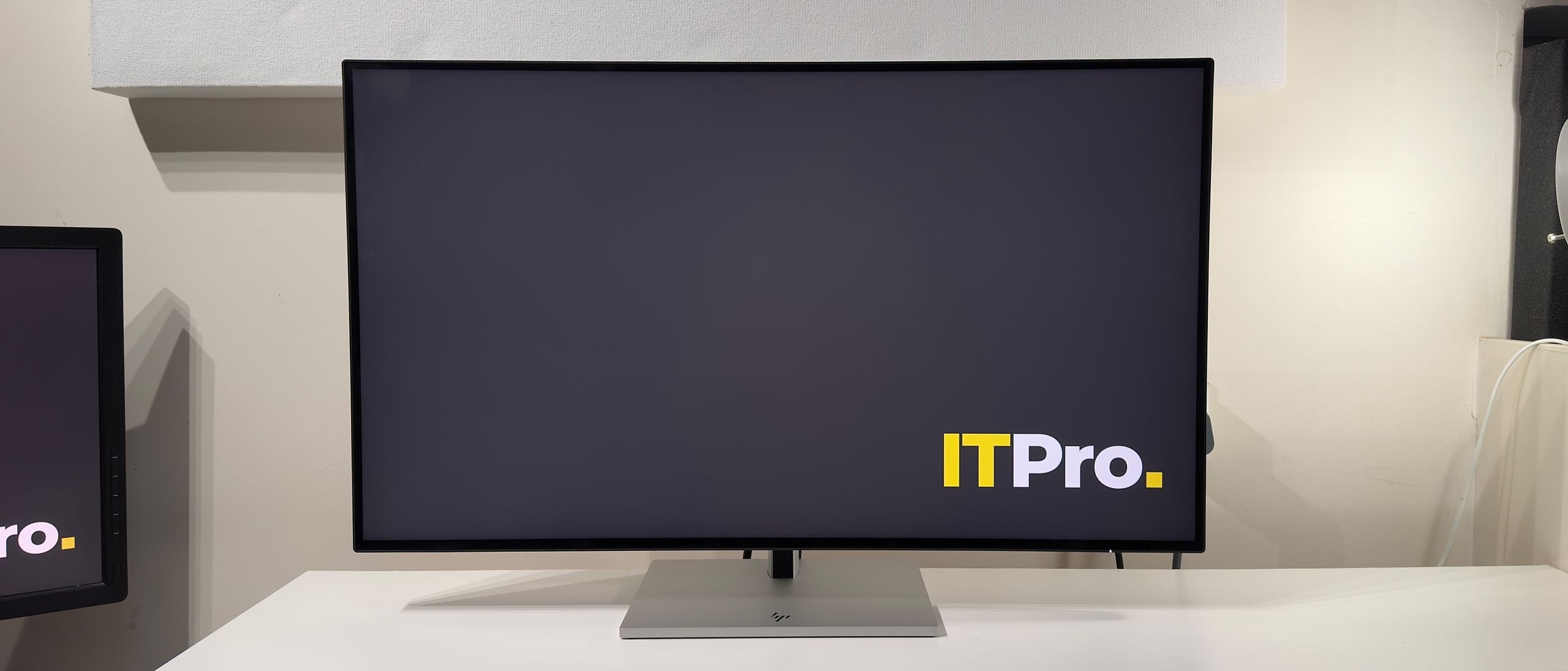 HP Series 7 Pro 732xk monitor review: A game-changer for big-screen productivity
