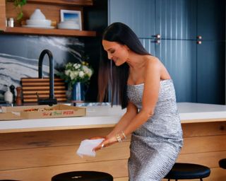 lisa barlow cleaning her kitchen