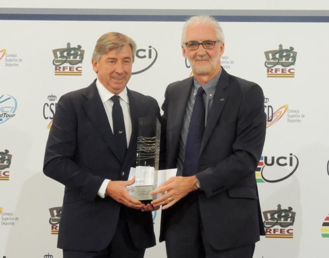 Movistar manager Eusebio Unzue and UCI president Brian Cookson
