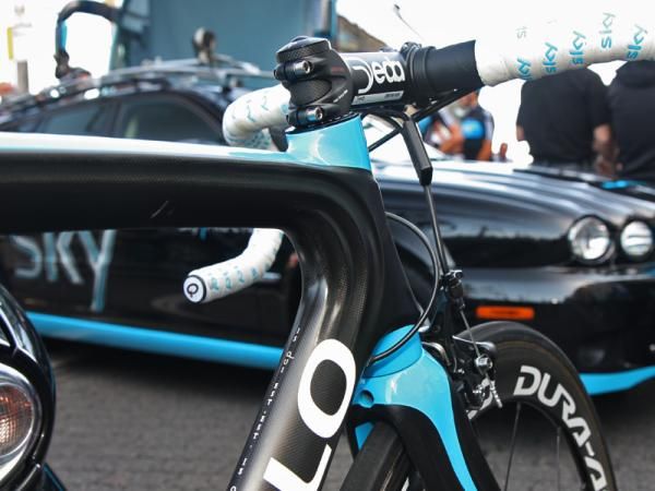 It's unclear whether these ribs curling from the top tube to the down tube offer any structural advantage to Sky's Pinarello Dogmas but they certainly are eye catching.