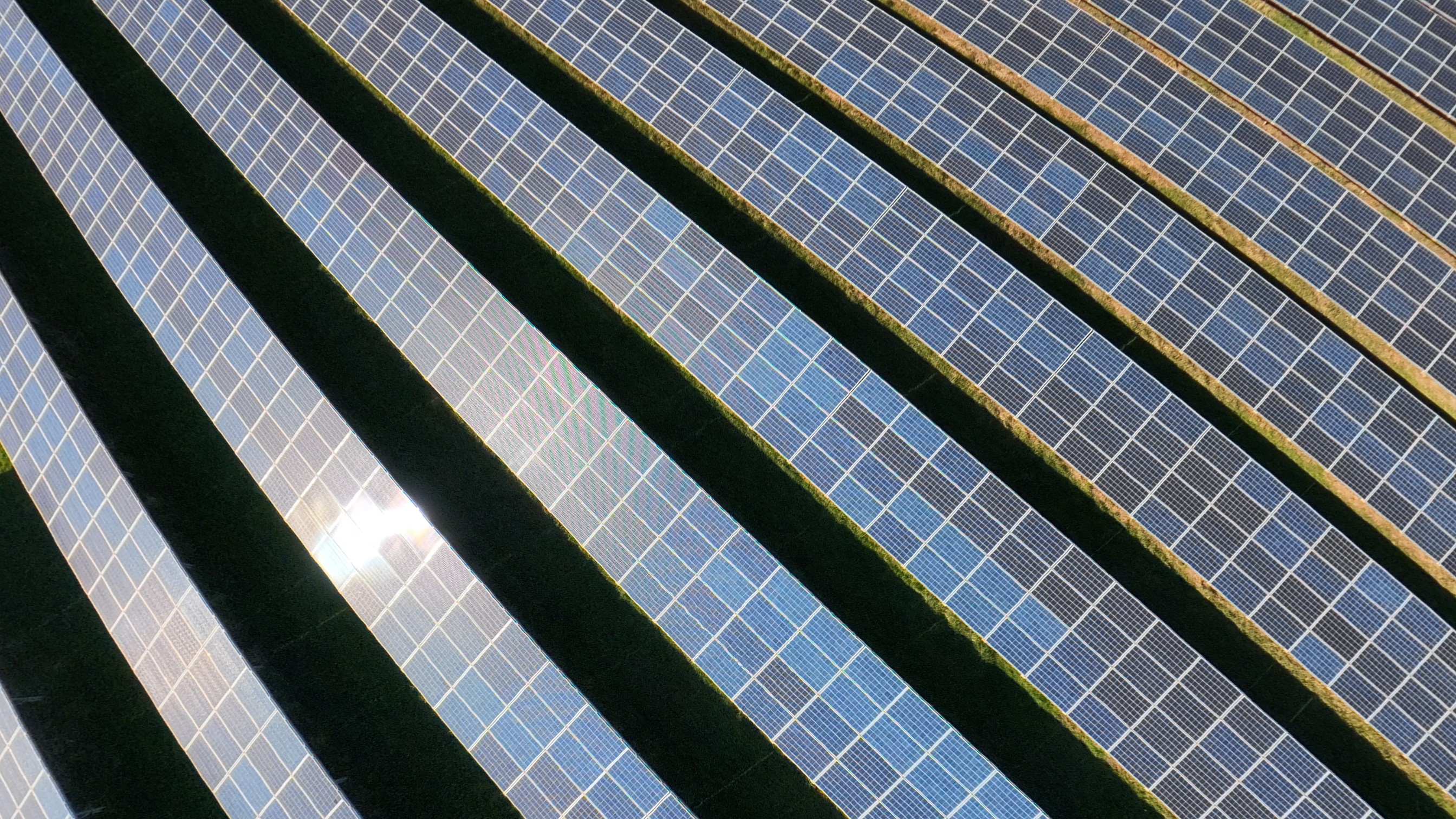 Foto de painéis solares tirada com o DJI Avata 360