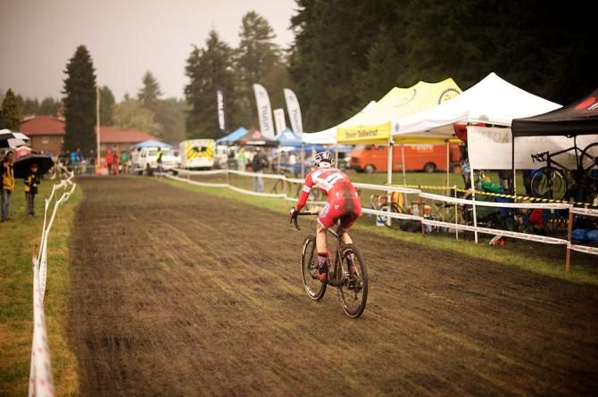 Rachel Lloyd (CALIFORNIA GIANT CYCLING) extends her lead with clear course in front of her