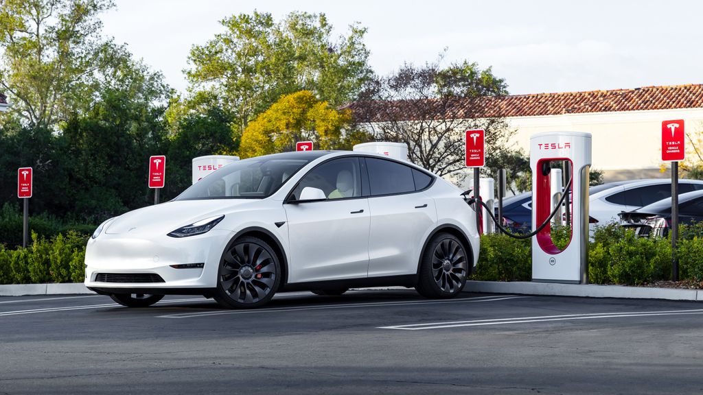 tesla-vs-the-rest-which-auto-brand-makes-the-ev-charging-process