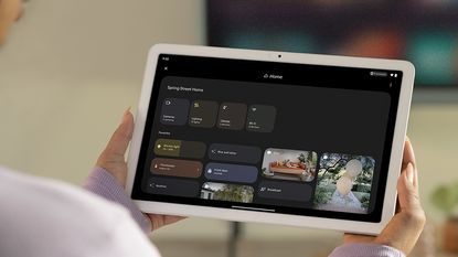 Google Pixel Tablet smart home screensaver