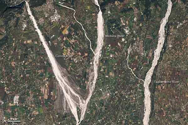 gravel-rivers-nasa-101213-02