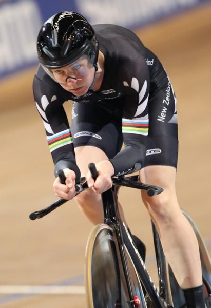 Alison Shanks (New Zealand) won silver in the individual pursuit.