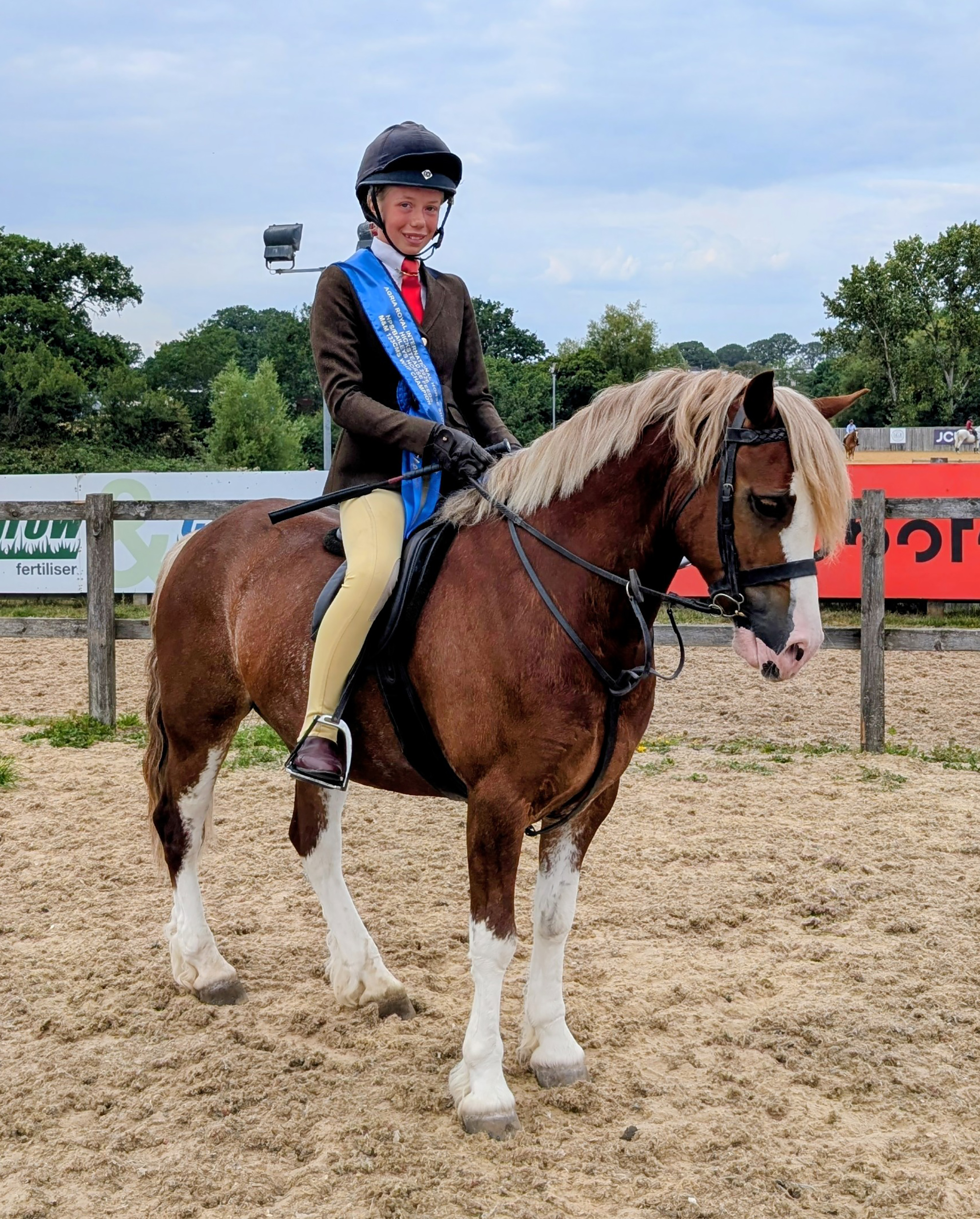 133cm M&amp;amp;M champions Lilly Richardson and Horeb Strike A Pose