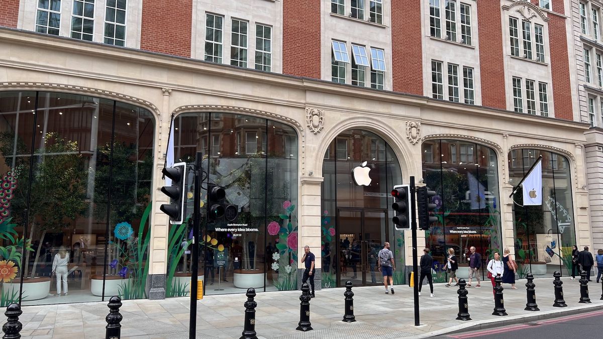 Inside the Apple Store in Knightsbridge, London