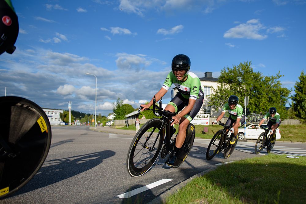 Carmen Small (Cylance Pro Cycling) approaches 500 metres to go at the 42,5 km team time trial of the UCI Women's World Tour's 2016 Crescent V&aring;rg&aring;rda Team Time Trial