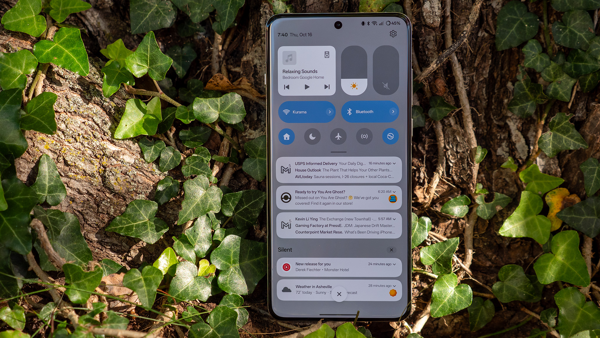 The new notification shade design in OxygenOS 16 on a OnePlus 13