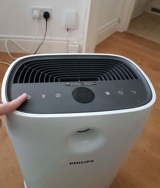 Phillips 2000i air purifier in use