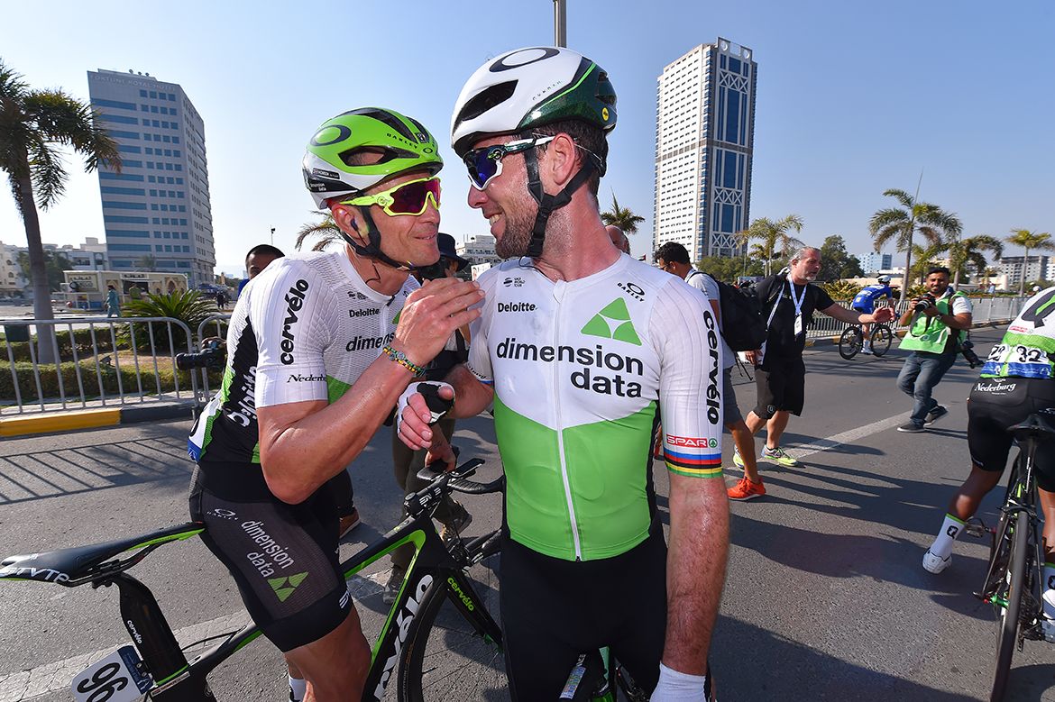 Jay Thomson congratulates Mark Cavendish