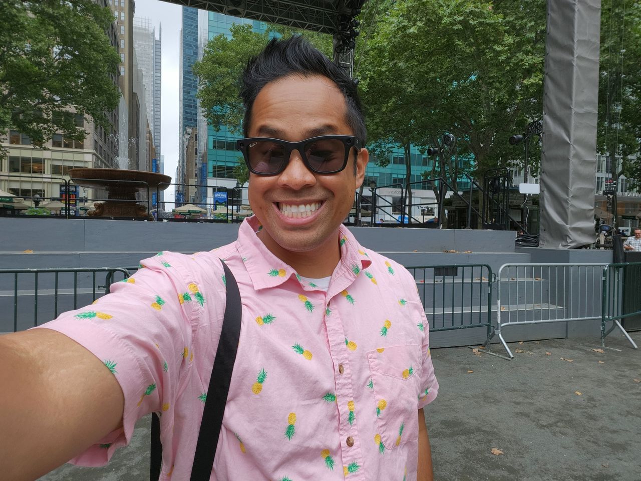 Samsung Galaxy Z Fold 4 outer screen selfie sample.