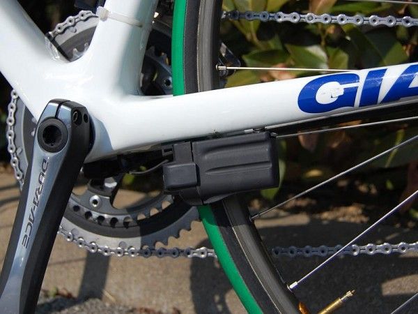 The Di2 Li-ion battery is bolted to a dedicated fitting on the non-driveside chain stay.