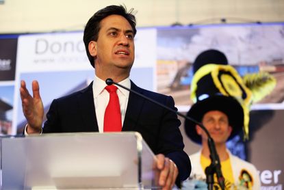 UK Labour leader Ed Miliband concedes a 'disappointing' election for his party