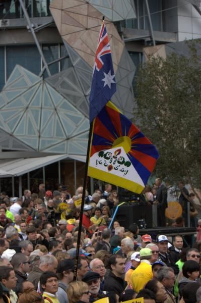 The Tibetan and Australian flags in the crowd
