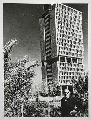 Walter Gropius and the office tower of the University of Baghdad, 1967.