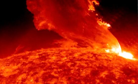 Sun Whips Out Massive Flare