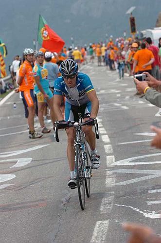 Yaroslav Popovych (Discovery Channel) is cheered on