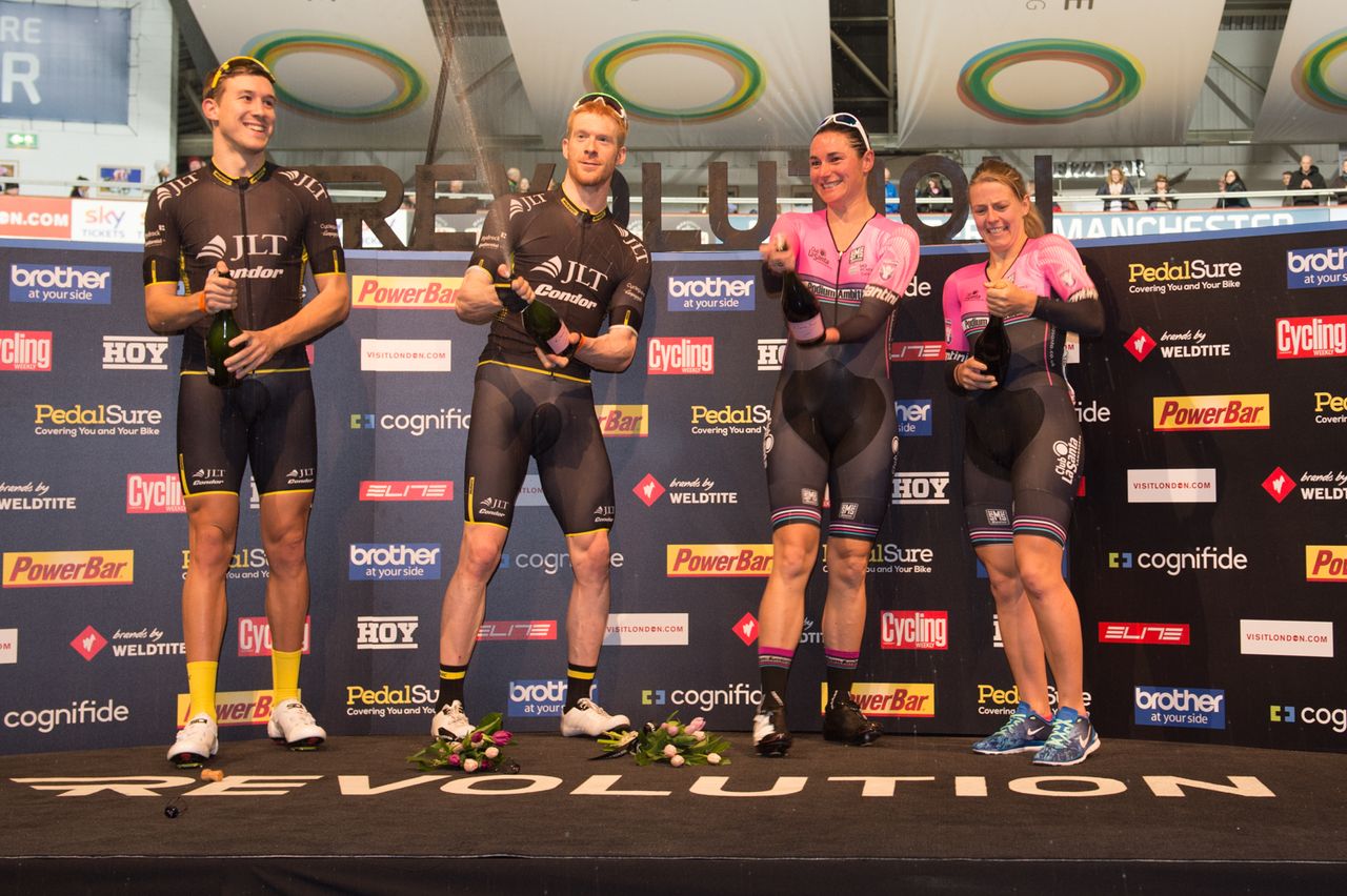 The leaders of the team competition spray the campagne