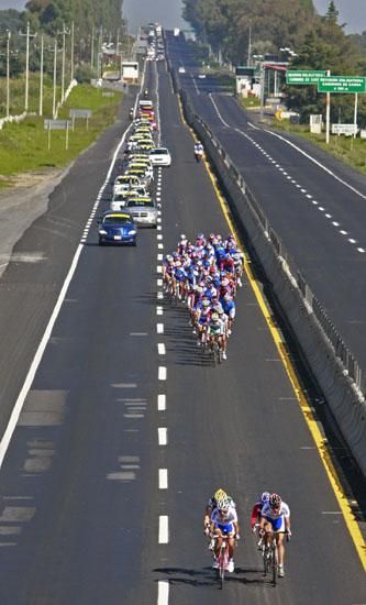 Colombian, Canadian and Chilean riders on the attack in the men's race.