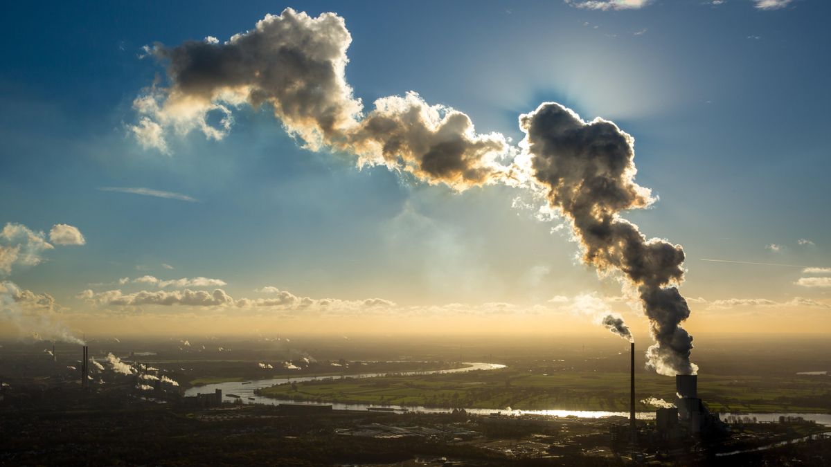 Breach of key global warming threshold 'inevitable' as carbon emissions hit  record high