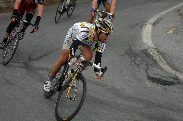 Mark Cavendish (HTC-Columbia) descends off Le M&agrave;nie
