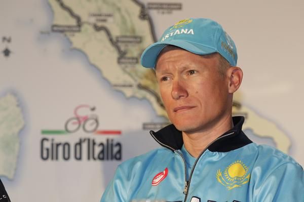 Alexander Vinokourov said he would take the Giro "day by day