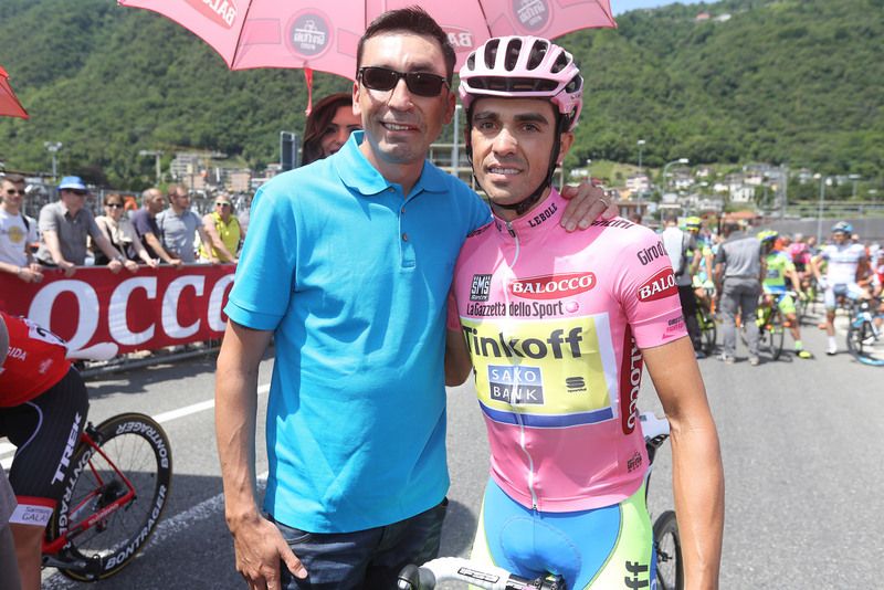 Juan Mauricio Soler with the maglia rosa Alberto Contador