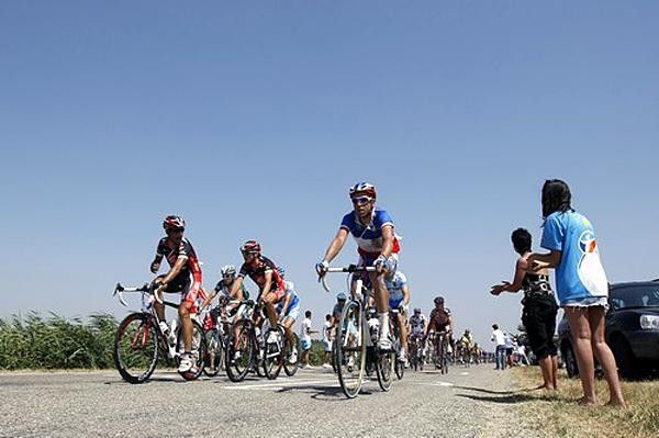 Christophe Moreau in the feed zone when overall situation was still OK.